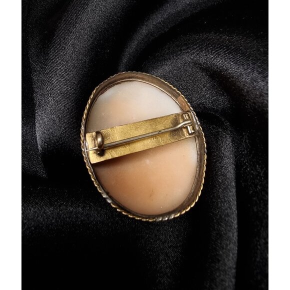 Antique Hand-Carved Shell Cameo Brooch With Romantic Village Scene & Gold-Tone - Picture 6 of 6
